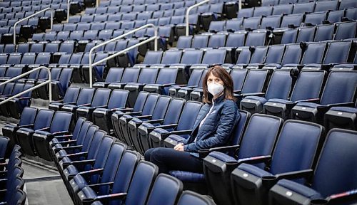 JESSICA LEE / WINNIPEG FREE PRESS

Norva Riddell, Sr. VP of Sales at True North, poses for a photo at the Canada Life Centre on December 21, 2021.

Reporter: Katie













