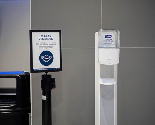 JESSICA LEE / WINNIPEG FREE PRESS

A sign encouraging masks is photographed next to hand sanitizer at the Canada Life Centre on December 21, 2021.

Reporter: Katie












