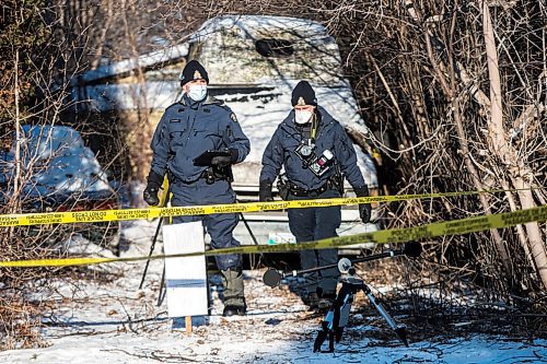 MIKAELA MACKENZIE / WINNIPEG FREE PRESS

Police investigate a scene where human remains were found in Oakville, Manitoba on Wednesday, Dec. 22, 2021. For Chris Kitching story.
Winnipeg Free Press 2021.