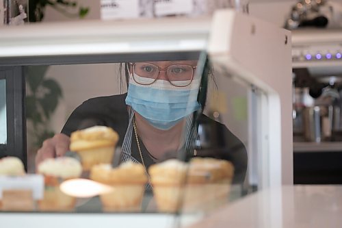 SHANNON VANRAES / WINNIPEG FREE PREE
Pinky Fuentes, owner of Pinky's Bakeshop in Osborne Village, is eligible for Manitobas new business support program. She was photographed December 22, 2021.