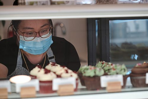 SHANNON VANRAES / WINNIPEG FREE PREE
Pinky Fuentes, owner of Pinky's Bakeshop in Osborne Village, is eligible for Manitobas new business support program. She was photographed December 22, 2021.