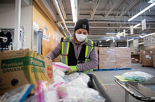 JESSICA LEE / WINNIPEG FREE PRESS

Rajbeer Kaur sorts donation items into boxes at the Harvest Manitoba warehouse on December 22, 2021.

Reporter: Gillian












