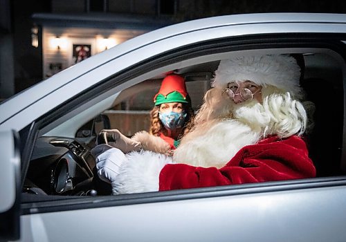 JESSICA LEE / WINNIPEG FREE PRESS

Alexis Johnson, who organizes bookings for Scheme a Dream, poses for a photo in Santas car with him on December 22, 2021.











