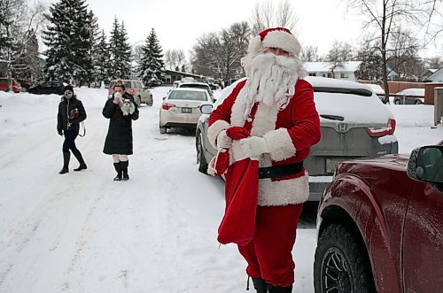 JASON HALSTEAD / WINNIPEG FREE PRESS

Santa Claus (a.k.a. Dennis Radlinsky) arrives for a surprise visit to sisters Khloe and Ava at their grandmother's Charleswood home. The kids' grandmother, Theresa, set up the visit after the girls' mother ended up in hospital in recent days. (Reporter: Malak Abas; family didn't want last name used)