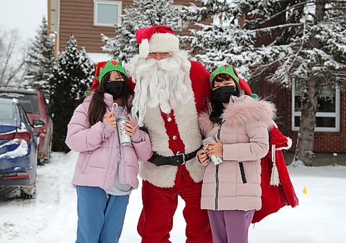 JASON HALSTEAD / WINNIPEG FREE PRESS

Santa Claus (a.k.a. Dennis Radlinsky) arrives for a surprise visit to sisters Khloe, right, and Ava at the Charleswood home of their grandmother Theresa. Theresa set up the visit after the girls' mother ended up in hospital in recent days. (Reporter: Malak Abas; family didn't want last name used)