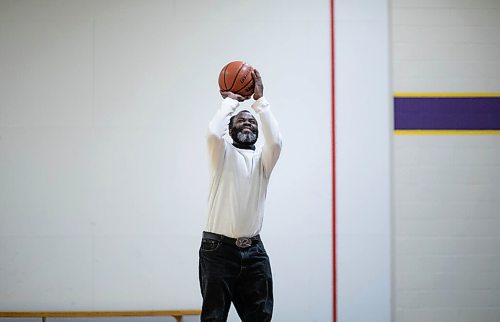 JESSICA LEE / WINNIPEG FREE PRESS

Perrie Scarlett is photographed at the Gordon Bell High School gym on December 20, 2021. He was part of the 1981 championship basketball team.














