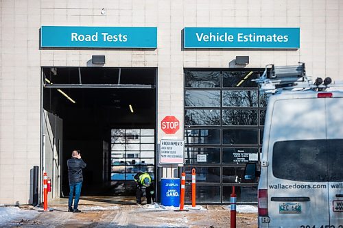 MIKAELA MACKENZIE / WINNIPEG FREE PRESS

A repair van sits in front of the 1284 Main Street testing site, which is closed because of two separate entrance door incidents (an accident and a malfunction), in Winnipeg on Friday, Dec. 24, 2021.  For --- story.
Winnipeg Free Press 2021.