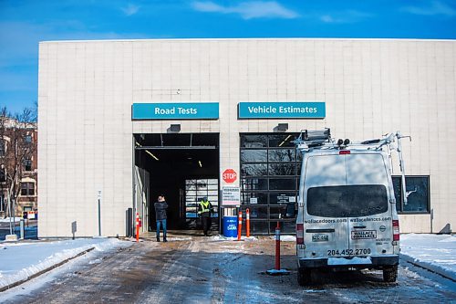 MIKAELA MACKENZIE / WINNIPEG FREE PRESS

A repair van sits in front of the 1284 Main Street testing site, which is closed because of two separate entrance door incidents (an accident and a malfunction), in Winnipeg on Friday, Dec. 24, 2021.  For --- story.
Winnipeg Free Press 2021.