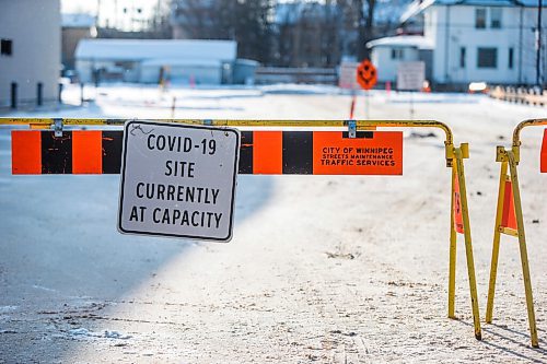 MIKAELA MACKENZIE / WINNIPEG FREE PRESS

The 1284 Main Street testing site, which is closed because of two separate entrance door incidents (an accident and a malfunction), in Winnipeg on Friday, Dec. 24, 2021.  For --- story.
Winnipeg Free Press 2021.