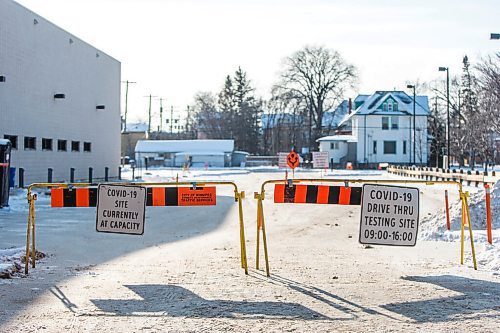 MIKAELA MACKENZIE / WINNIPEG FREE PRESS

The 1284 Main Street testing site, which is closed because of two separate entrance door incidents (an accident and a malfunction), in Winnipeg on Friday, Dec. 24, 2021.  For --- story.
Winnipeg Free Press 2021.