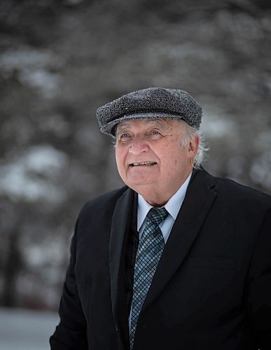 JESSICA LEE / WINNIPEG FREE PRESS

Ron Paley poses for a photo on December 23, 2021 at St. Vital Park in Winnipeg.










