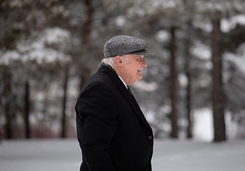 JESSICA LEE / WINNIPEG FREE PRESS

Ron Paley poses for a photo on December 23, 2021 at St. Vital Park in Winnipeg.










