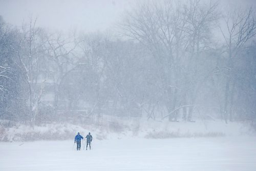 MIKAELA MACKENZIE / WINNIPEG FREE PRESS

Brad (left) and Nathan Gerbrandt take advantage of the fresh dump of snow by cross-country skiing on the Assiniboine River in Winnipeg on Monday, Dec. 27, 2021.  Standup.
Winnipeg Free Press 2021.