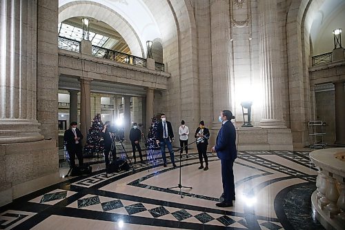 JOHN WOODS / WINNIPEG FREE PRESS
NDP leader Wab Kinew speaks to media after the province's latest COVID-19 update at the Manitoba legislature in Winnipeg Monday, December 27, 2021.  

Re: ?