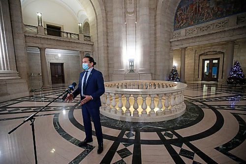 JOHN WOODS / WINNIPEG FREE PRESS
NDP leader Wab Kinew speaks to media after the province's latest COVID-19 update at the Manitoba legislature in Winnipeg Monday, December 27, 2021.  

Re: ?