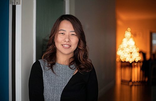 JESSICA LEE / WINNIPEG FREE PRESS

Liz Choi, CEO of Education Group Canada is photographed at her home on December 27, 2021.









