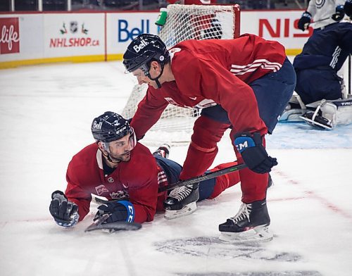 JESSICA LEE / WINNIPEG FREE PRESS

Neal Pionk (right) helps Dylan DeMelo after a fall during Jets practice on December 28, 2021.













