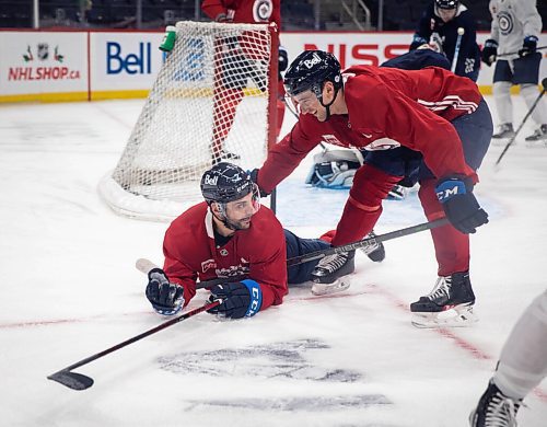 JESSICA LEE / WINNIPEG FREE PRESS

Neal Pionk (right) helps Dylan DeMelo after a fall during Jets practice on December 28, 2021.









