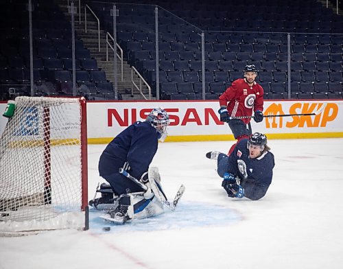 JESSICA LEE / WINNIPEG FREE PRESS

Jets player Nathan Beaulieu (28) is photographed during practice on December 28, 2021.









