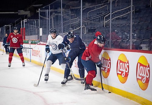 JESSICA LEE / WINNIPEG FREE PRESS

Players (from left to right) Nikolaj Ehlers, Dominic Toninato and Neal Pionk grapple for the puck during Jets practice on December 28, 2021.









