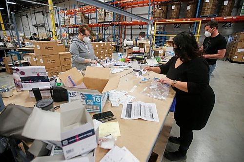 JOHN WOODS / WINNIPEG FREE PRESS
Provincial staff who have volunteered their Christmas and Boxing Day holidays to come in and make COVID-19 rapid testing kits for distribution, assemble test packages in a warehouse Tuesday, December 28, 2021. The team assembled 2000 kits yesterday and expect to make 5000 per day ongoing.

Re: de silva