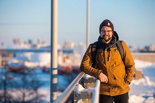 MIKAELA MACKENZIE / WINNIPEG FREE PRESS

Kelvin Cech, coach/GM of the new team in Niverville, poses for a portrait at the airport in Winnipeg on Wednesday, Dec. 29, 2021. For Mike Sawatzky story.
Winnipeg Free Press 2021.