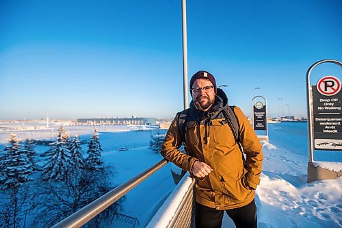 MIKAELA MACKENZIE / WINNIPEG FREE PRESS

Kelvin Cech, coach/GM of the new team in Niverville, poses for a portrait at the airport in Winnipeg on Wednesday, Dec. 29, 2021. For Mike Sawatzky story.
Winnipeg Free Press 2021.