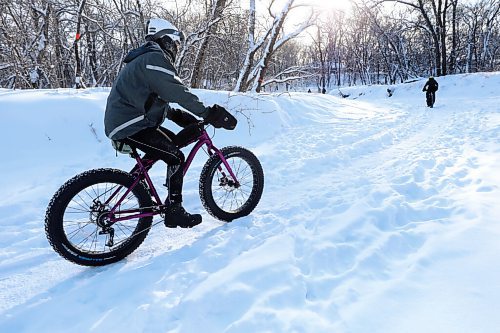 RUTH BONNEVILLE / WINNIPEG FREE PRESS

LOCAL - Weather Standup

Outdoor enthusiasts ride their fat bikes along the Seine River Wednesday.  


Dec 29th,,  2021
