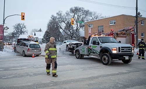 JESSICA LEE / WINNIPEG FREE PRESS

A crashed car is blocked off on the left of Talbot and Watt streets, while another car is towed on December 30th, 2021.









