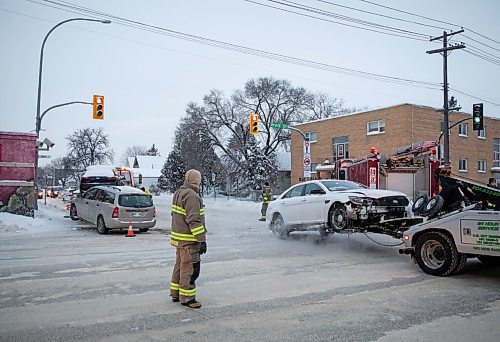 JESSICA LEE / WINNIPEG FREE PRESS

A crashed car is blocked off on the left of Talbot and Watt streets, while another car is towed on December 30th, 2021.









