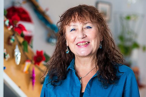 MIKAELA MACKENZIE / WINNIPEG FREE PRESS

Joanne Roach, who volunteers her time with numerous organizations, poses for a portrait in Winnipeg on Friday, Dec. 31, 2021. For Aaron Epp story.
Winnipeg Free Press 2021.