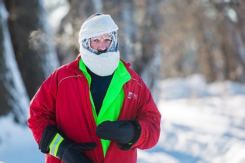 MIKAELA MACKENZIE / WINNIPEG FREE PRESS

Peter Pazerniuk braves the frigid temperatures by going for a 13km run through St. Boniface in Winnipeg on Friday, Dec. 31, 2021. Standup.
Winnipeg Free Press 2021.