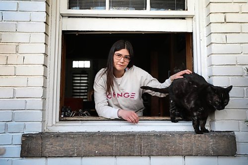 RUTH BONNEVILLE / WINNIPEG FREE PRESS

Local -  UNITED WAY -

Portrait of  Shannon Lawton in her home with her 8-year-old cat, Abe, on Friday.

Story: In 2017, Shannon suffered from a stroke at 31 years of age. She tells the story of how her stroke occurred, and the long road back to recovery with the help of United Way agency partner, Stroke Recovery Association of Manitoba. 

Story publication date: Saturday, January 8th, 2022
Reporter: Janine LeGal


Dec 31st,,  2021
