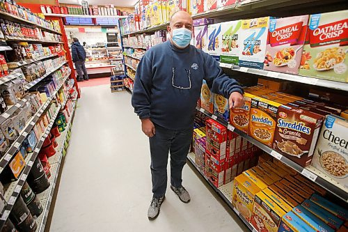 JOHN WOODS / WINNIPEG FREE PRESS
Food Fare owner Munther Zeid is photographed in his Portage Ave store, Monday, January 3, 2022. Smaller grocery stores such as Food Fare have seen an increase in home delivery orders from people isolating with COVID. Zeid estimates their deliveries have gone up 25-30 percent.

Re: Kitching