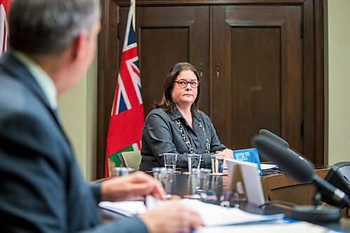 MIKAELA MACKENZIE / WINNIPEG FREE PRESS

Premier Heather Stefanson (right) and education minister Cliff Cullen speak at a press conference announcing a week of remote learning in Winnipeg on Tuesday, Jan. 4, 2022. For Maggie/Carol story.
Winnipeg Free Press 2021.