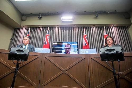 MIKAELA MACKENZIE / WINNIPEG FREE PRESS

Education minister Cliff Cullen (left), deputy chief provincial public health officer Dr. Jazz Atwal (on screen), and premier Heather Stefanson speak at a press conference announcing a week of remote learning in Winnipeg on Tuesday, Jan. 4, 2022. For Maggie/Carol story.
Winnipeg Free Press 2021.