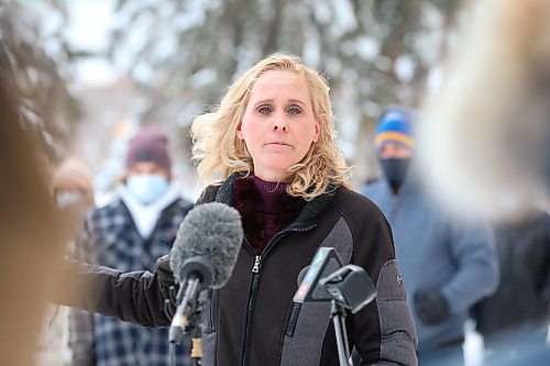 RUTH BONNEVILLE / WINNIPEG FREE PRESS

Local -  law courts 

Kristin Bibik,  a private investigator with Independent Investigators Inc., speaks to the media on behalf of The family of a 2019 homicide victim, Lise Danais, outside the Law Courts Wednesday. 

The family of a 2019 murder victim issue a statement regarding a reward for information on the murder  Lise Danais, outside the Winnipeg Law Courts, 408 York Ave, on Wednesday.


Jan 5th,  2022
