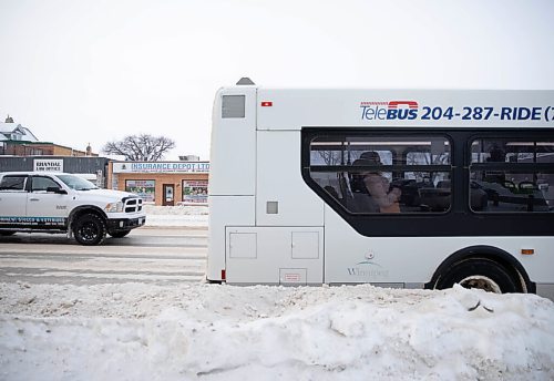 JESSICA LEE / WINNIPEG FREE PRESS

A Winnipeg bus is photographed on Henderson Highway on January 5, 2022.

Reporter: Carol/Joyanne









