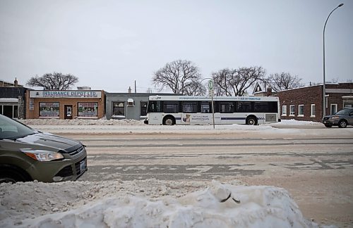 JESSICA LEE / WINNIPEG FREE PRESS

A Winnipeg bus is photographed on Henderson Highway on January 5, 2022.

Reporter: Carol/Joyanne









