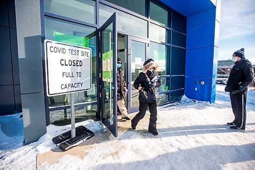 MIKAELA MACKENZIE / WINNIPEG FREE PRESS

Caine Rudy (left) and Jennifer Franczyk walk out with rapid tests as Jordan Wieler waits to walk in to get rapid tests at the U of M COVID-19 testing site in Winnipeg on Thursday, Jan. 6, 2022. For Danielle story.
Winnipeg Free Press 2022.