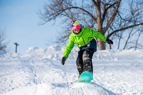 MIKAELA MACKENZIE / WINNIPEG FREE PRESS

Grace Hill (11) goes over a jump on a snowskate in Churchill Drive Park in Winnipeg on Thursday, Jan. 6, 2022. Standup.
Winnipeg Free Press 2022.