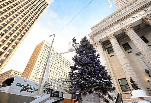 RUTH BONNEVILLE / WINNIPEG FREE PRESS

Standup - Lights down

Jeff McDougall, with The Christmas Light Guys, takes off the Christmas lights from the 40ft tree set up in front of the old Bank of Montreal at Portage and Main Street Monday.  

Jan 10th,  2022
