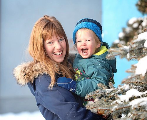 RUTH BONNEVILLE / WINNIPEG FREE PRESS

ENT - Momalong

Fun photos of  Libby Jeffrey with her son, Charlie (20months), outside their home.  

Libby Jeffrey is the creator of Momalong, an online writing group for new moms to connect and process their experiences of motherhood through prose and poetry. Libby gave birth to her first child, Charlie, two weeks after the pandemic hit Manitoba and found an online writing group that helped sooth the isolation she was experiencing. Shes since started her own group and is launching it publicly later this month.


Eva Wasney

Jan 10th,  2022
