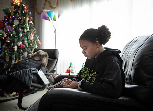 JESSICA LEE / WINNIPEG FREE PRESS

Ebony Furst, a grade 11 student at College Sturgeon Heights Collegiate, does her math homework after school at her aunts house on January 10, 2022. It is the first day students are back to remote learning. Her school uses Microsoft Teams to organize the students learning.

Reporter: Maggie









