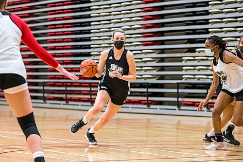 MIKAELA MACKENZIE / WINNIPEG FREE PRESS

Alyssa Porco at U of W womens basketball team practice in Winnipeg on Monday, Jan. 10, 2022. For Mike Sawatzky story.
Winnipeg Free Press 2022.