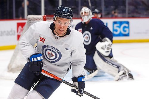 MIKE DEAL / WINNIPEG FREE PRESS
Winnipeg Jets' Paul Stastny (25) during practice at Canada Life Centre Tuesday morning.
220111 - Tuesday, January 11, 2022.