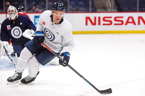 MIKE DEAL / WINNIPEG FREE PRESS
Winnipeg Jets' Paul Stastny (25) during practice at Canada Life Centre Tuesday morning.
220111 - Tuesday, January 11, 2022.