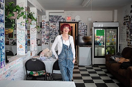 JESSICA LEE / WINNIPEG FREE PRESS

Sandy Doyle, owner of Blondies Burgers is photographed on January 11, 2022 in her restaurant which is closing after 31 years.

Reporter: Dave










