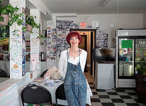 JESSICA LEE / WINNIPEG FREE PRESS
Sandy Doyle, owner of Blondies Burgers is photographed on January 11, 2022 in her restaurant which is closing after 31 years.
Reporter: Dave