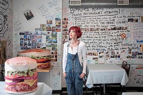 JESSICA LEE / WINNIPEG FREE PRESS

Sandy Doyle, owner of Blondies Burgers is photographed on January 11, 2022 in her restaurant which is closing after 31 years.

Reporter: Dave







